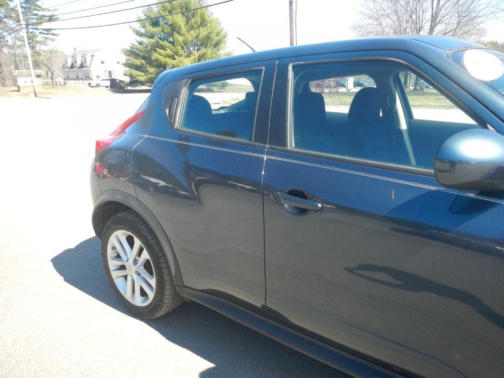 Nissan Juke SV AWD 2011