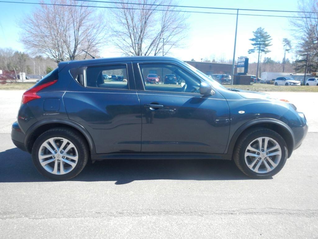 Nissan Juke SV AWD 2011