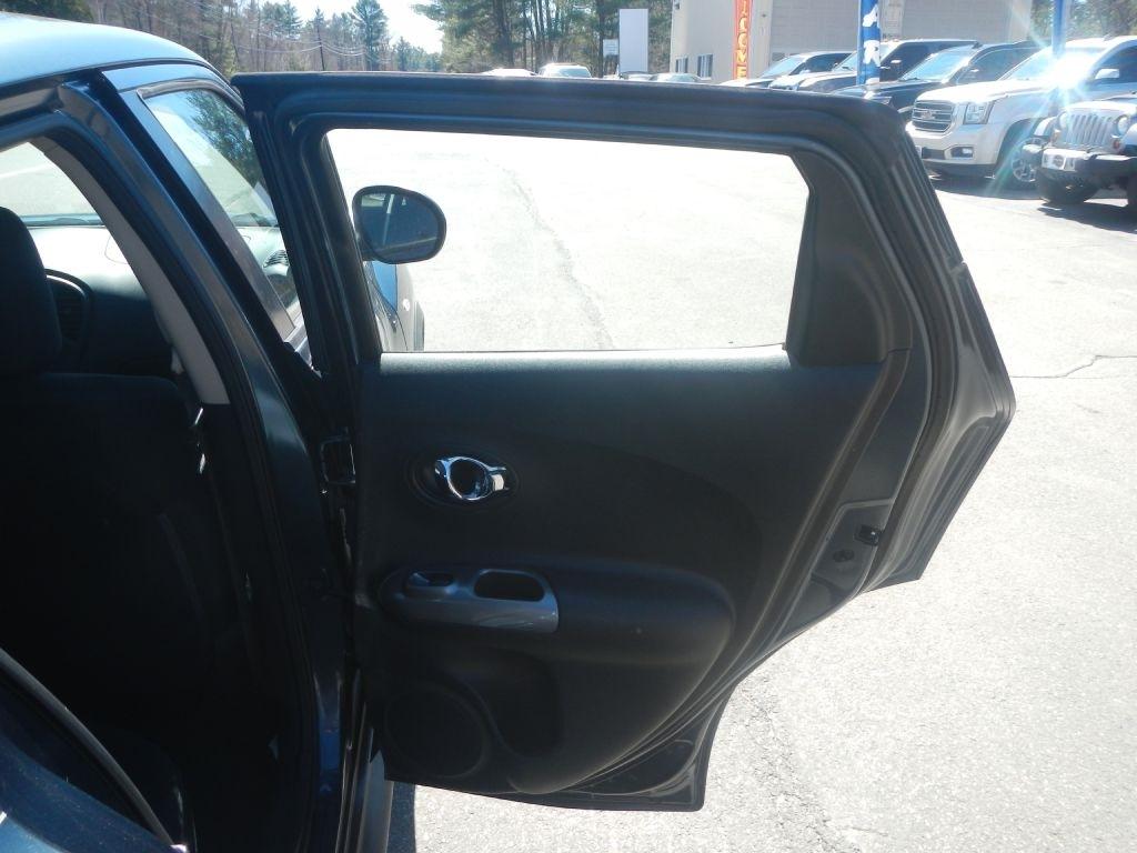 Nissan Juke SV AWD 2011