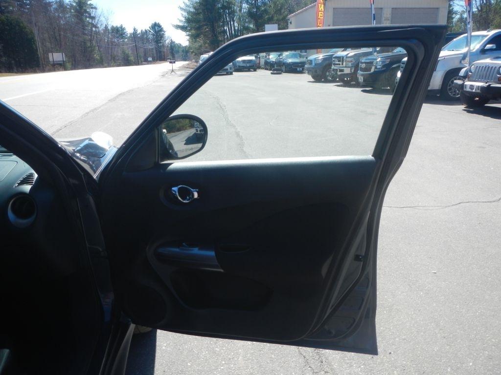 Nissan Juke SV AWD 2011