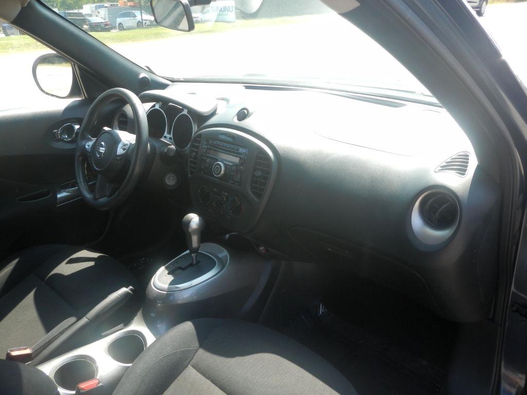 Nissan Juke SV AWD 2011