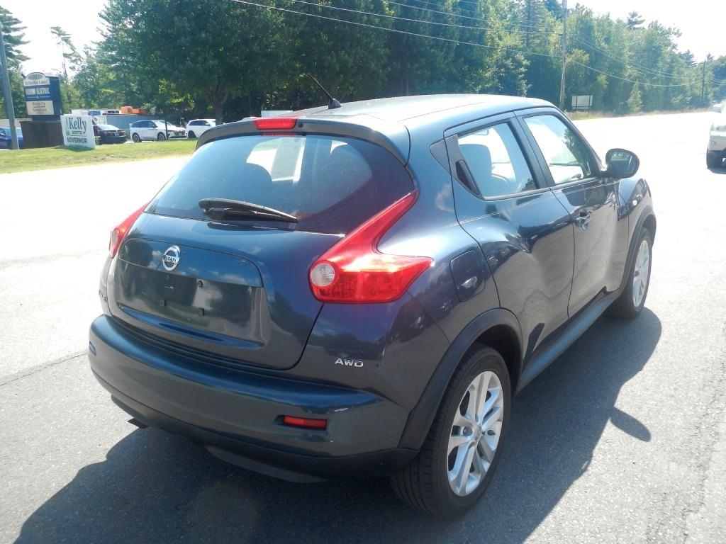Nissan Juke SV AWD 2011