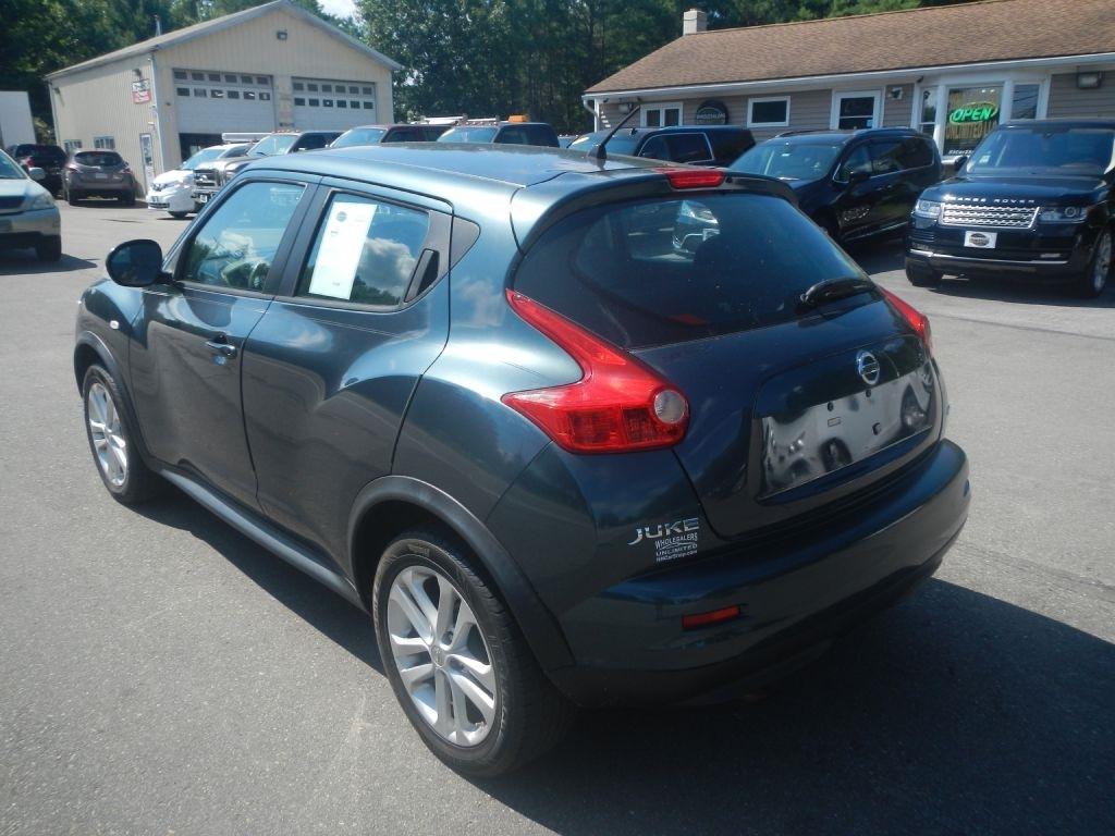 Nissan Juke SV AWD 2011