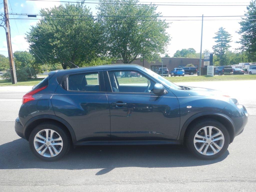 Nissan Juke SV AWD 2011