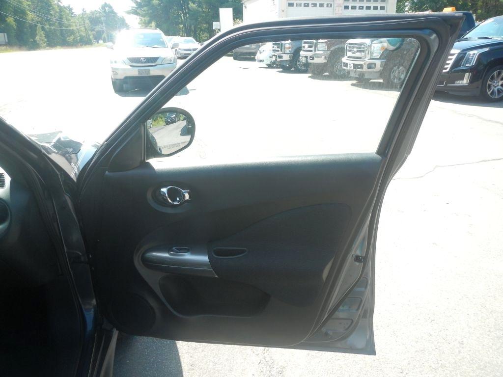 Nissan Juke SV AWD 2011