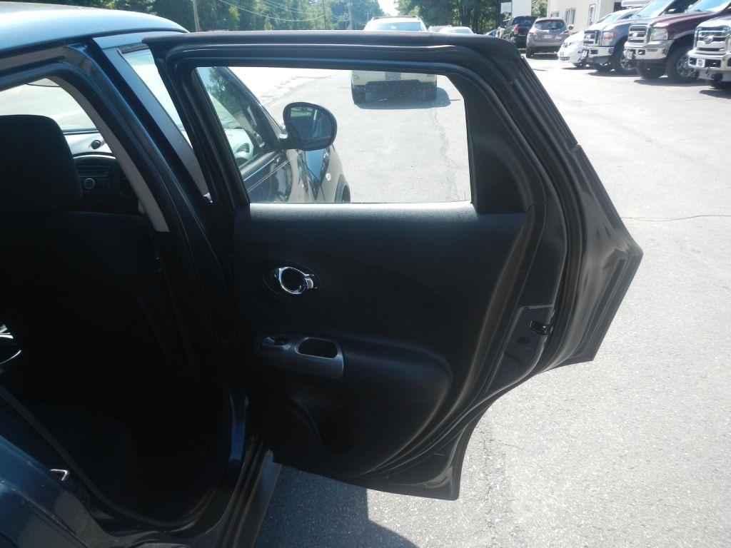 Nissan Juke SV AWD 2011