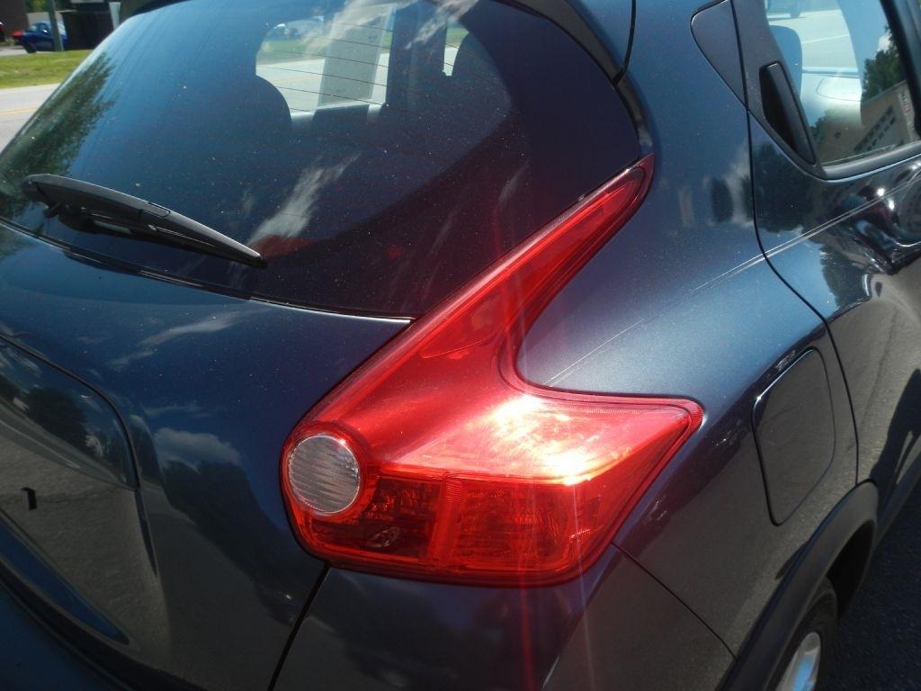 Nissan Juke SV AWD 2011