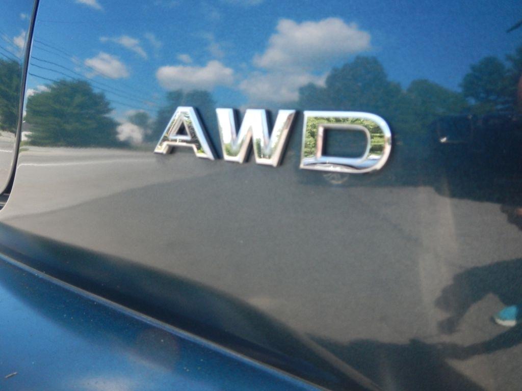 Nissan Juke SV AWD 2011