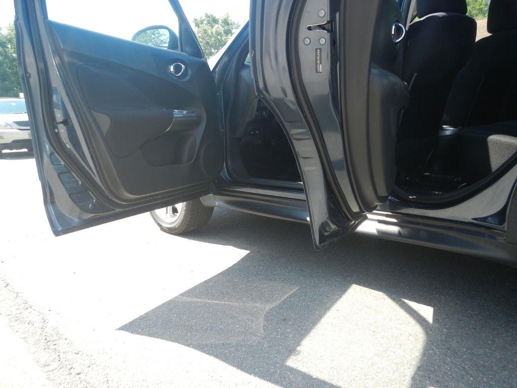 Nissan Juke SV AWD 2011