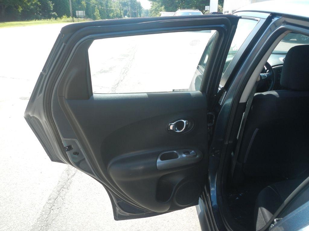 Nissan Juke SV AWD 2011