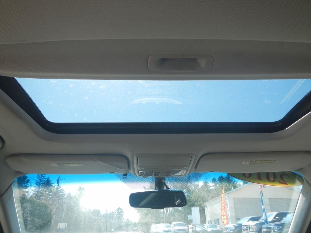 Acura TSX V6 5-Speed AT 2010