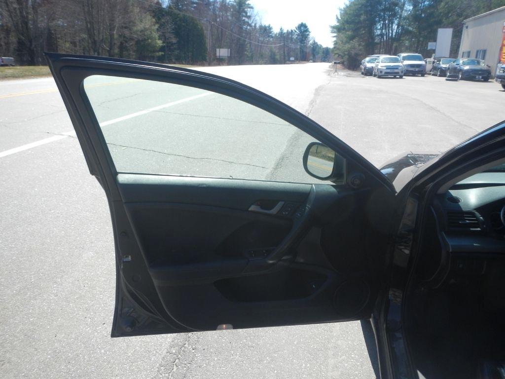 Acura TSX V6 5-Speed AT 2010