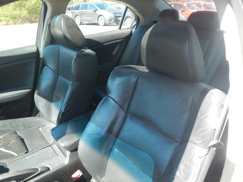 Acura TSX V6 5-Speed AT 2010