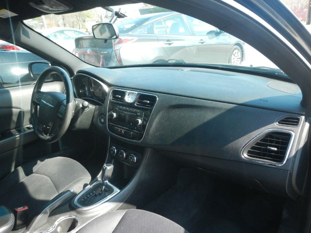 Chrysler 200 LX 2012