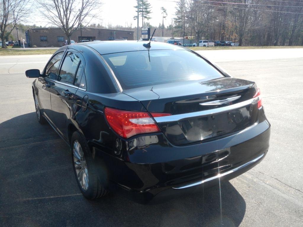 Chrysler 200 LX 2012