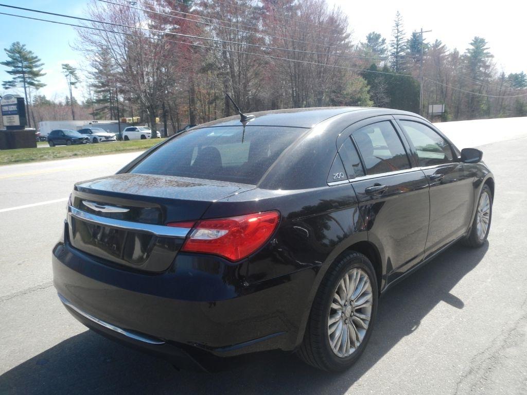 Chrysler 200 LX 2012
