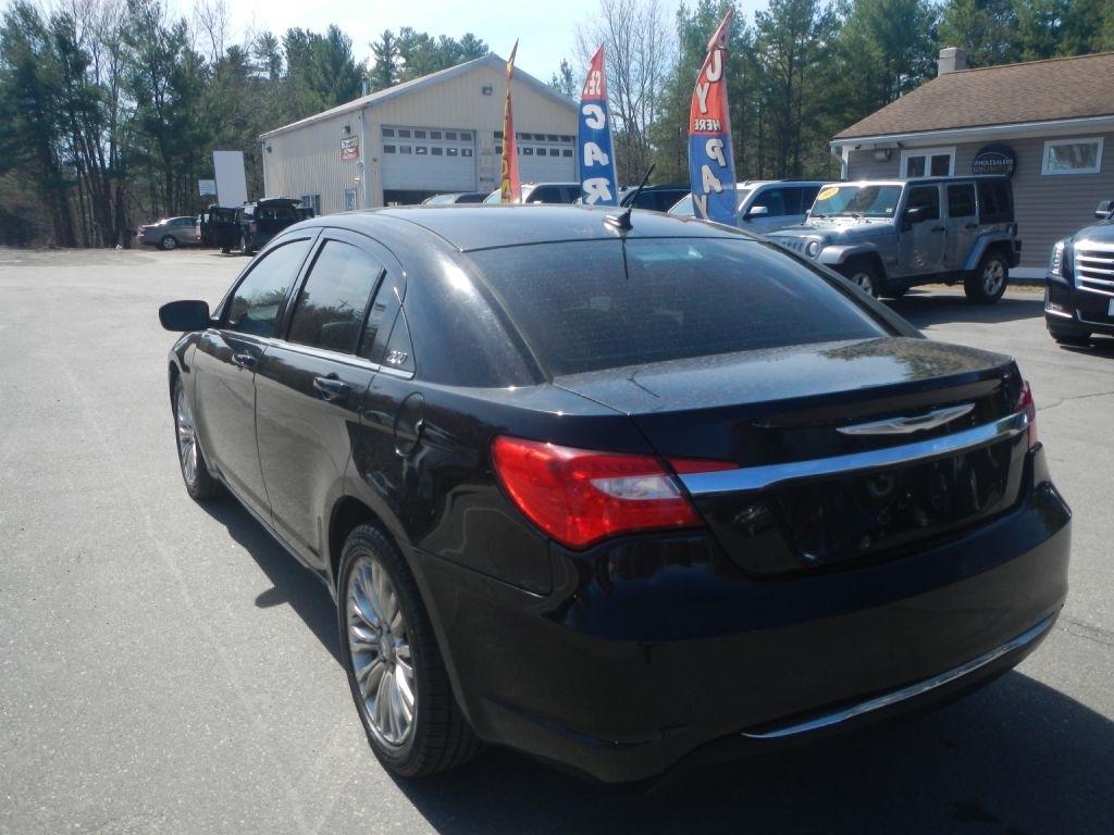 Chrysler 200 LX 2012