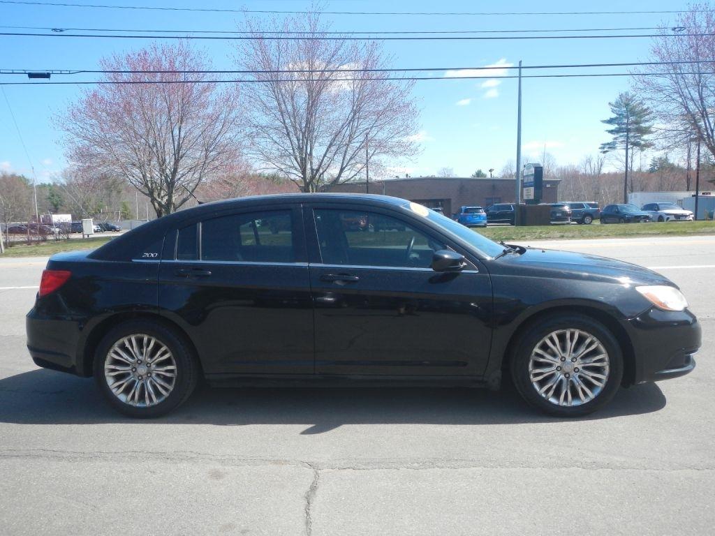 Chrysler 200 LX 2012