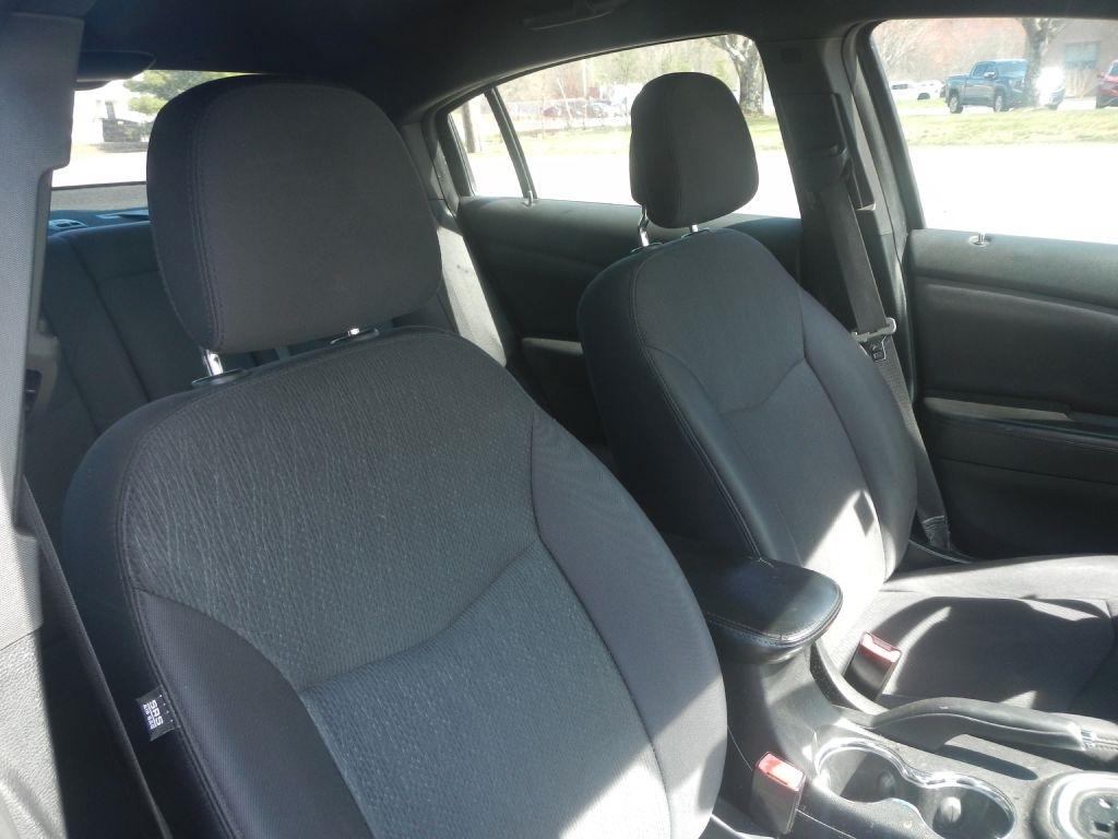 Chrysler 200 LX 2012