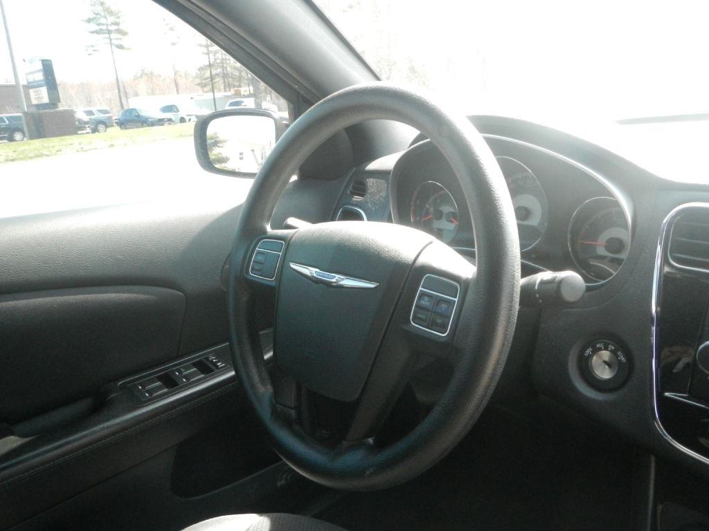 Chrysler 200 LX 2012