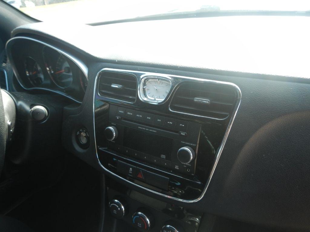 Chrysler 200 LX 2012