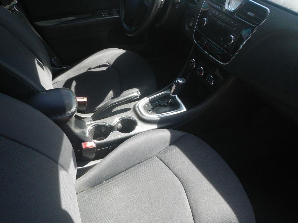 Chrysler 200 LX 2012