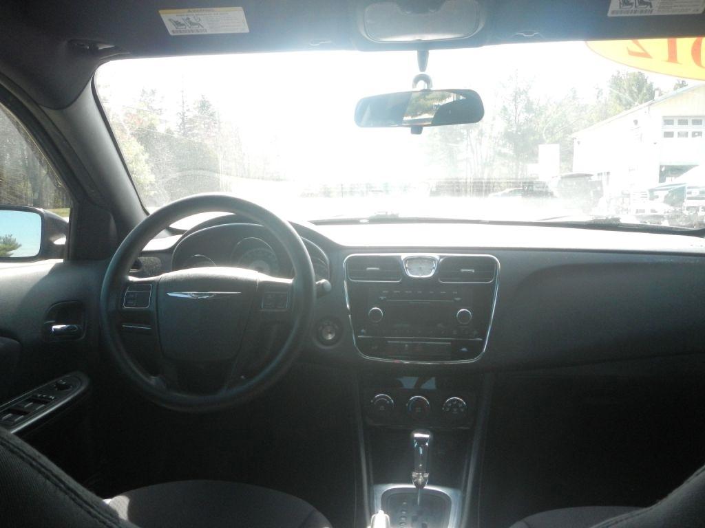 Chrysler 200 LX 2012