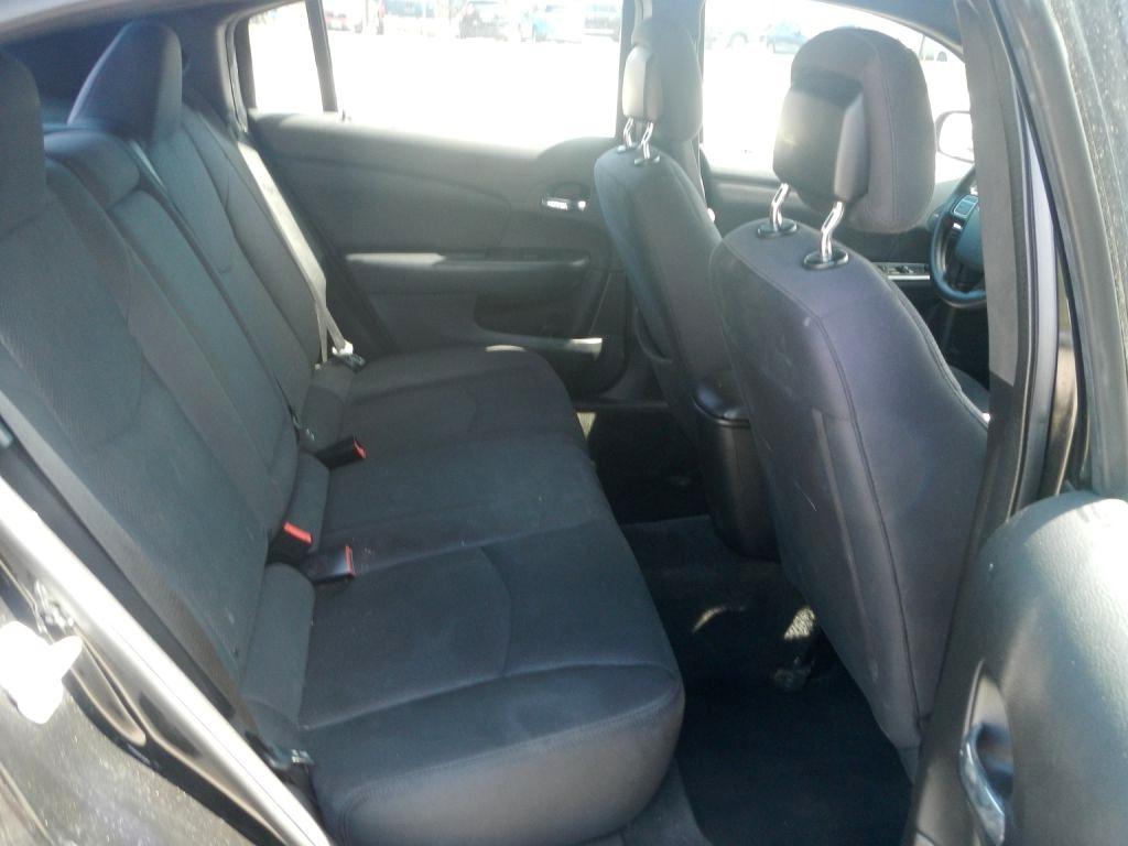 Chrysler 200 LX 2012