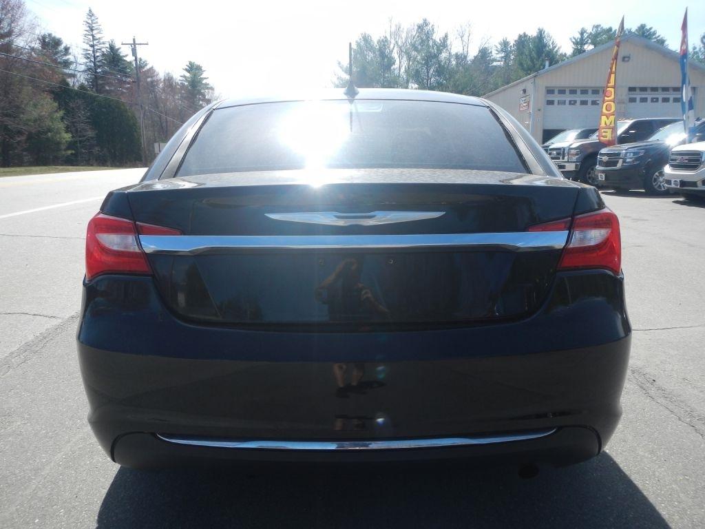 Chrysler 200 LX 2012