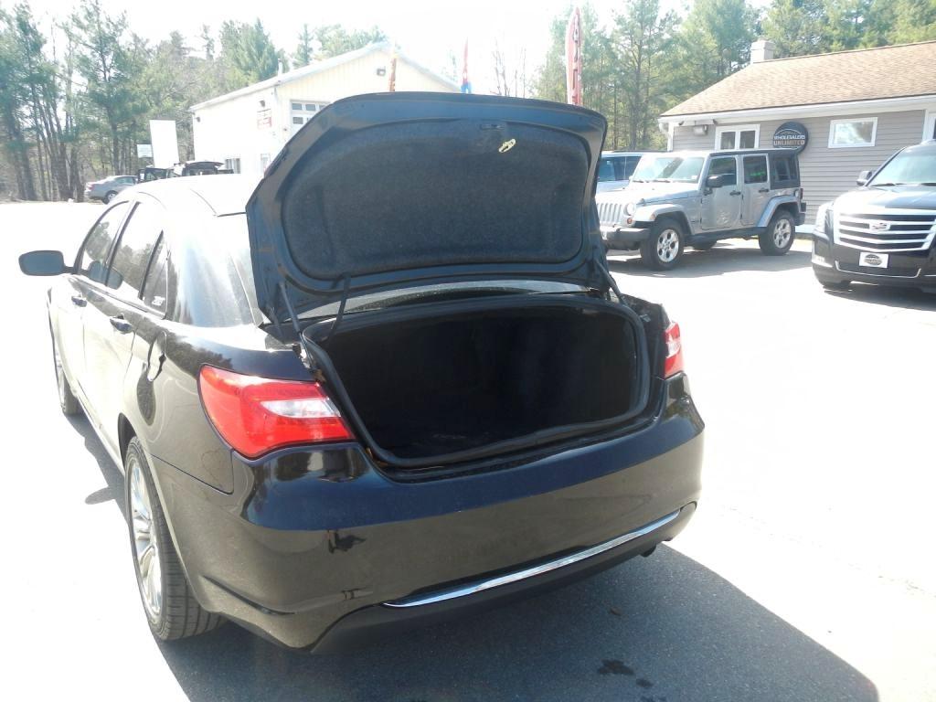 Chrysler 200 LX 2012