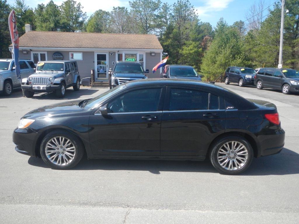 Chrysler 200 LX 2012