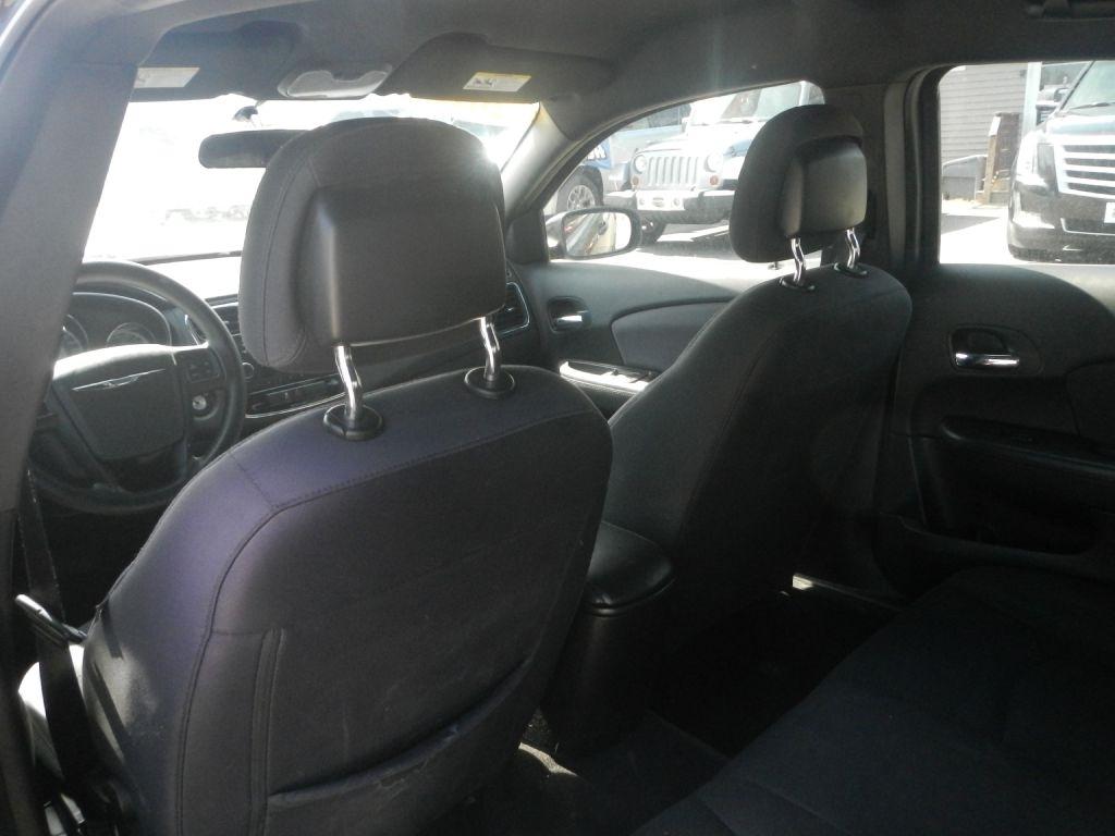 Chrysler 200 LX 2012