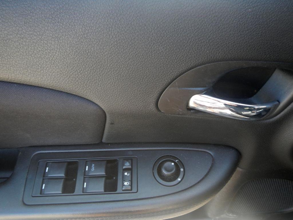 Chrysler 200 LX 2012