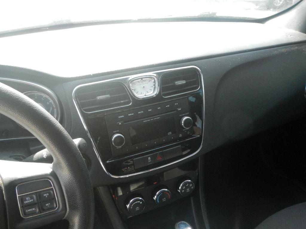 Chrysler 200 LX 2012