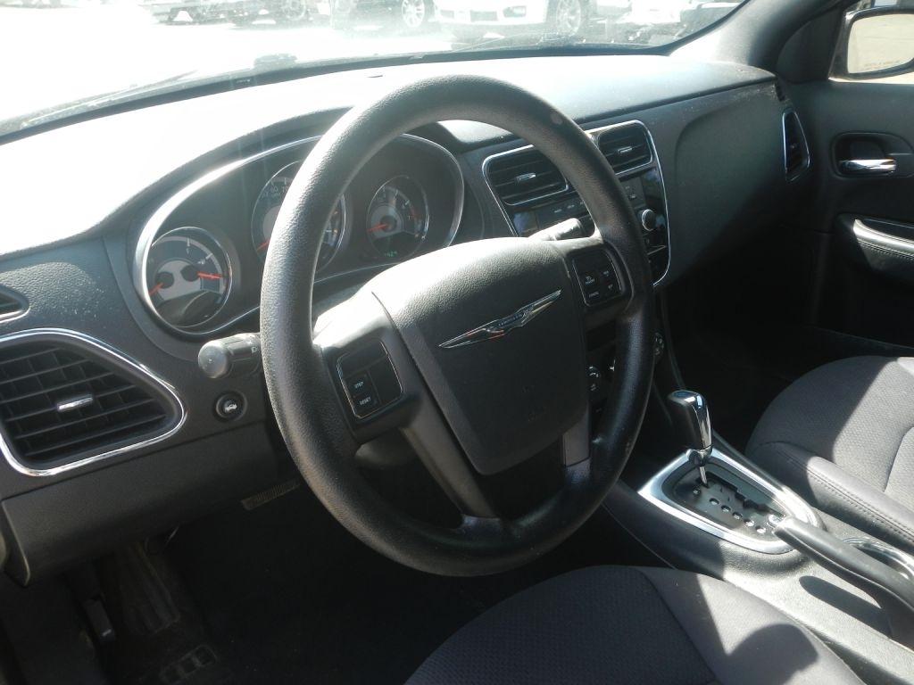 Chrysler 200 LX 2012