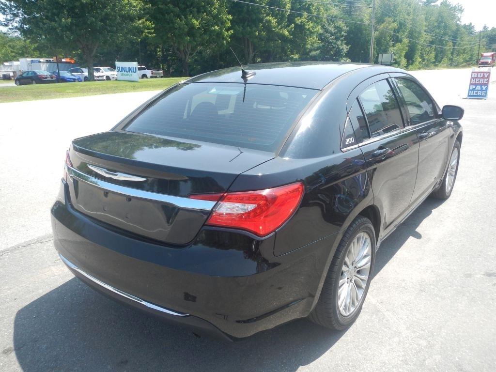 Chrysler 200 LX 2012
