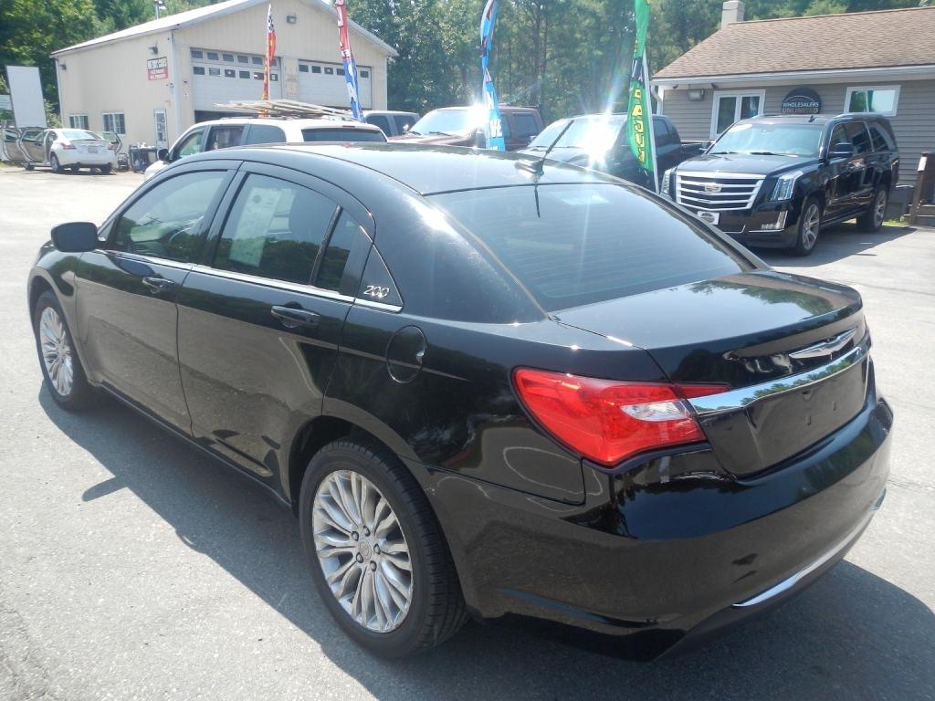 Chrysler 200 LX 2012