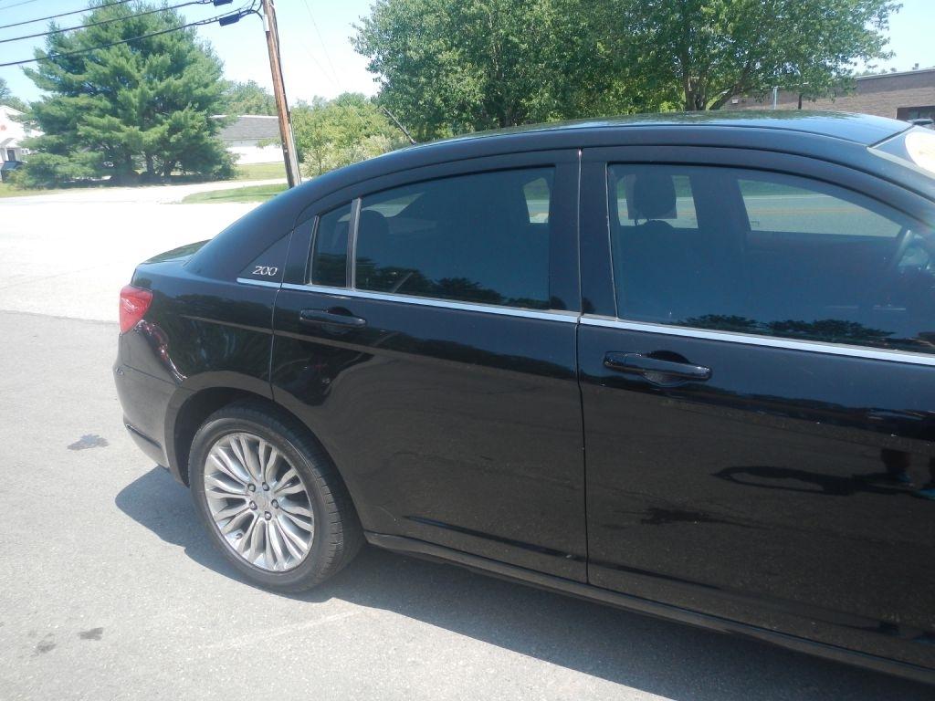 Chrysler 200 LX 2012