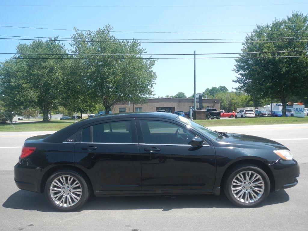 Chrysler 200 LX 2012