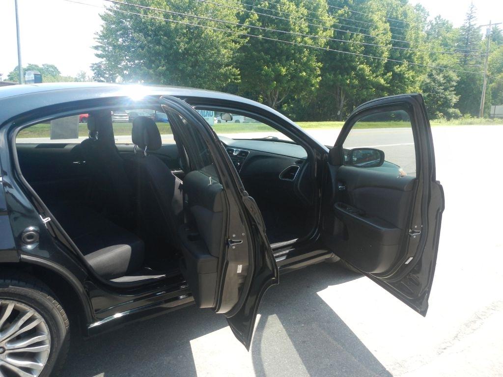 Chrysler 200 LX 2012