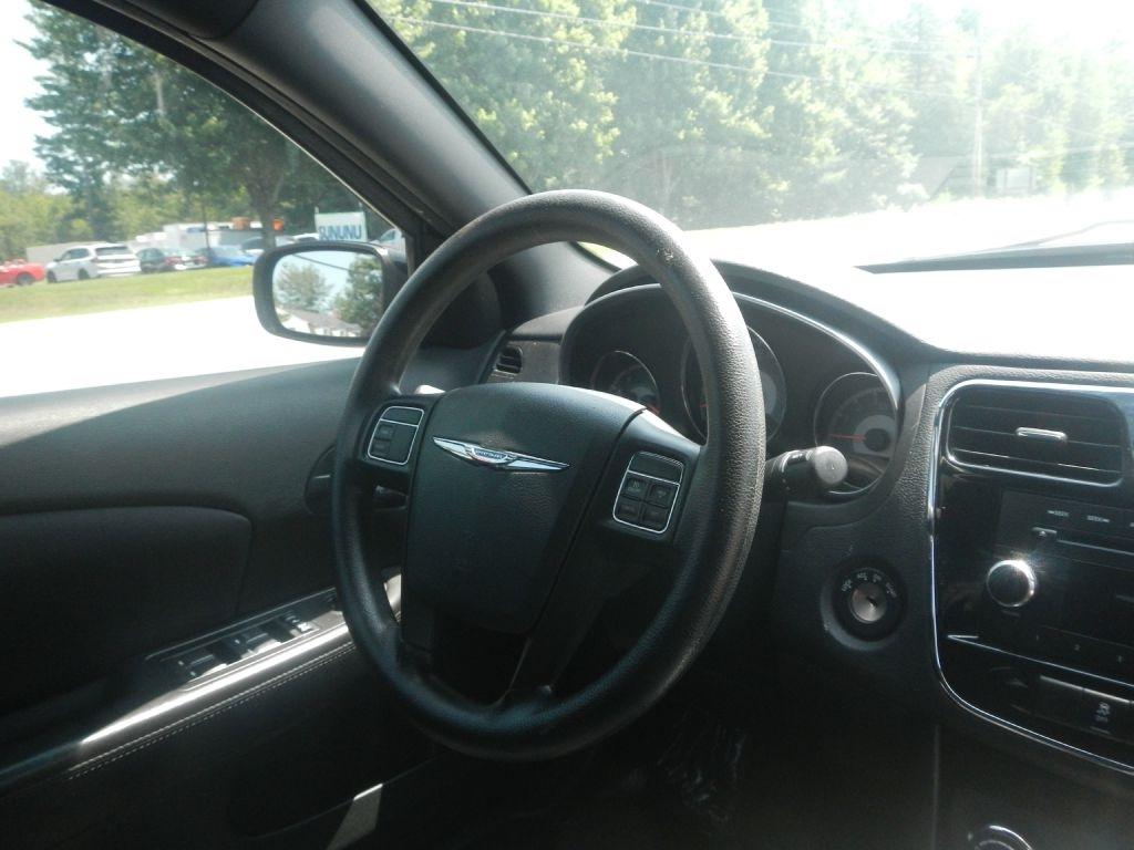 Chrysler 200 LX 2012
