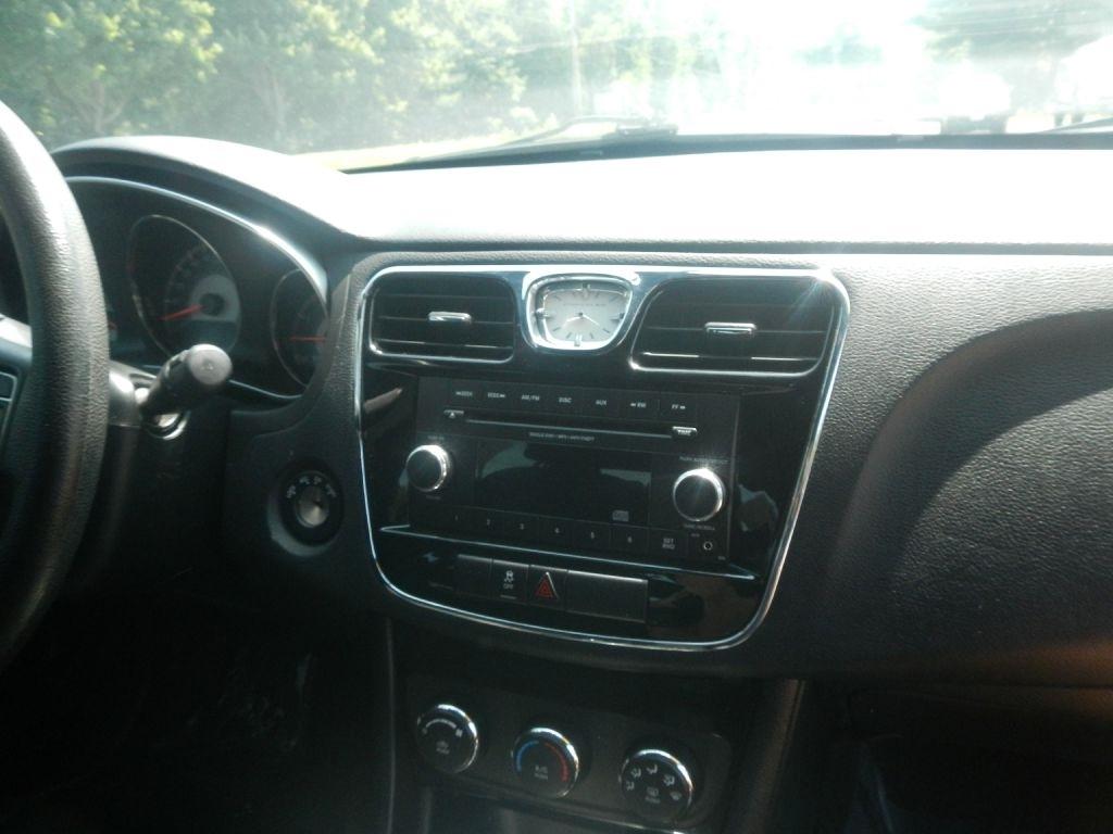 Chrysler 200 LX 2012