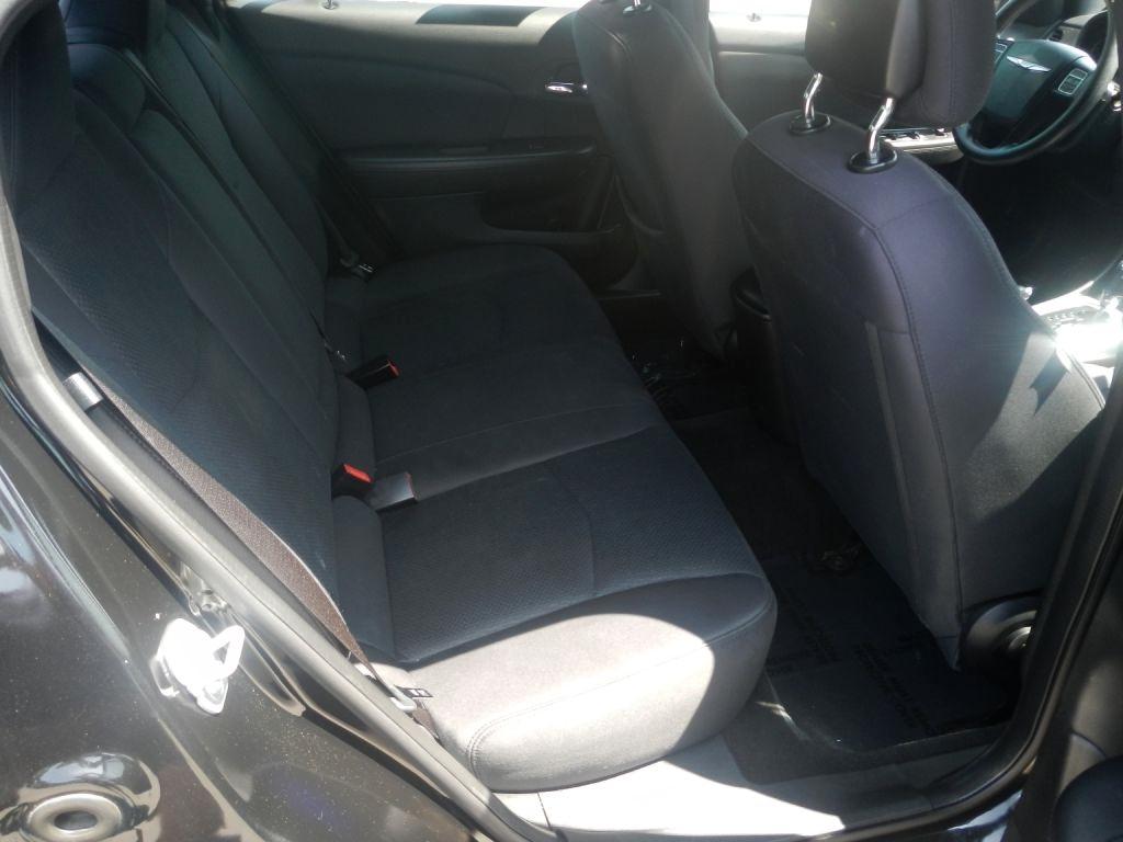 Chrysler 200 LX 2012