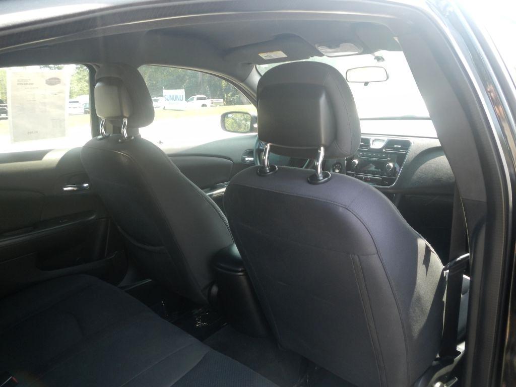 Chrysler 200 LX 2012