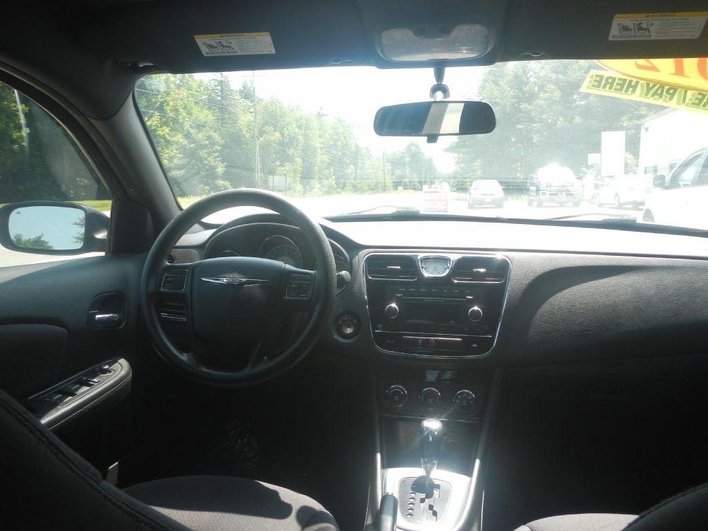 Chrysler 200 LX 2012