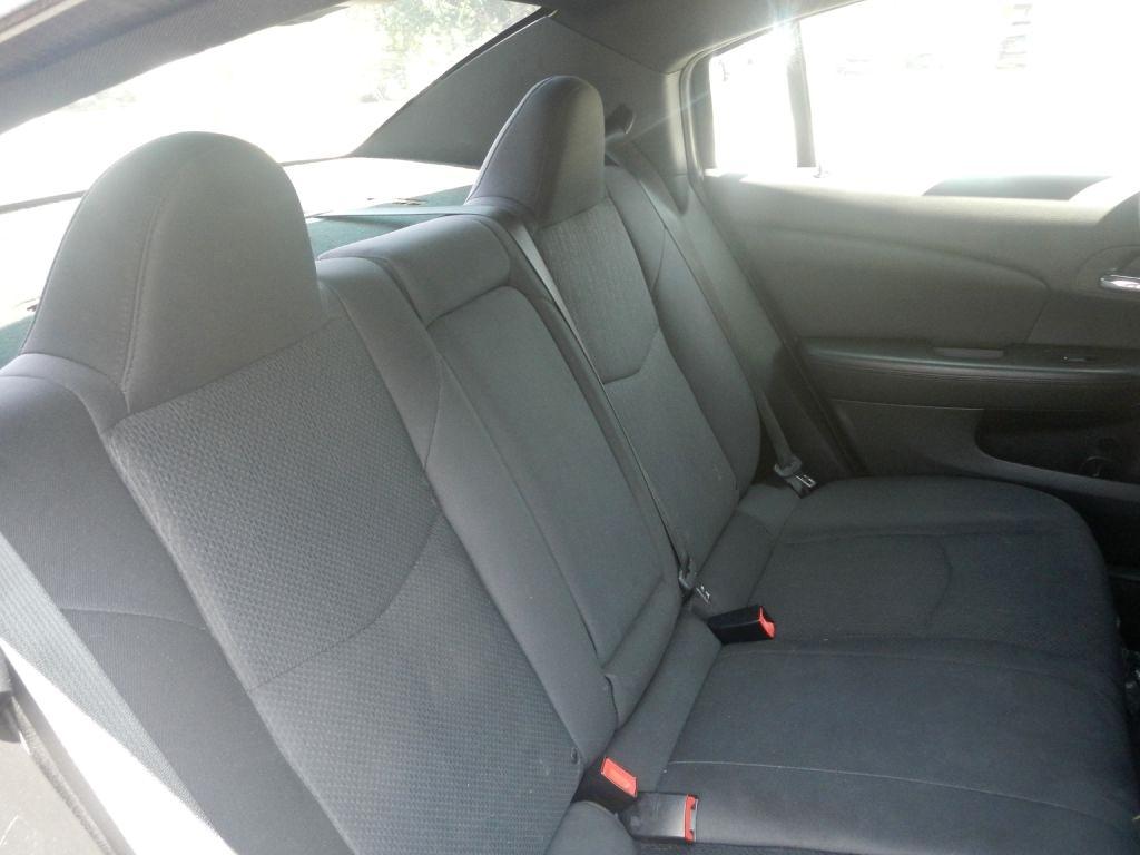 Chrysler 200 LX 2012