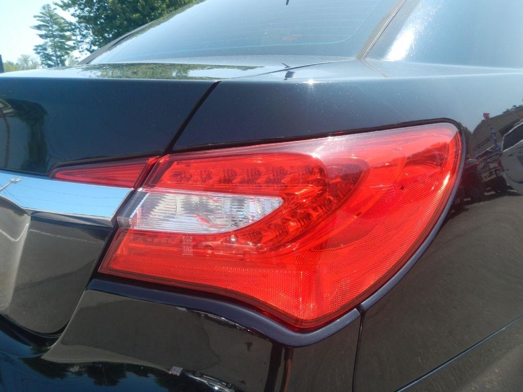 Chrysler 200 LX 2012