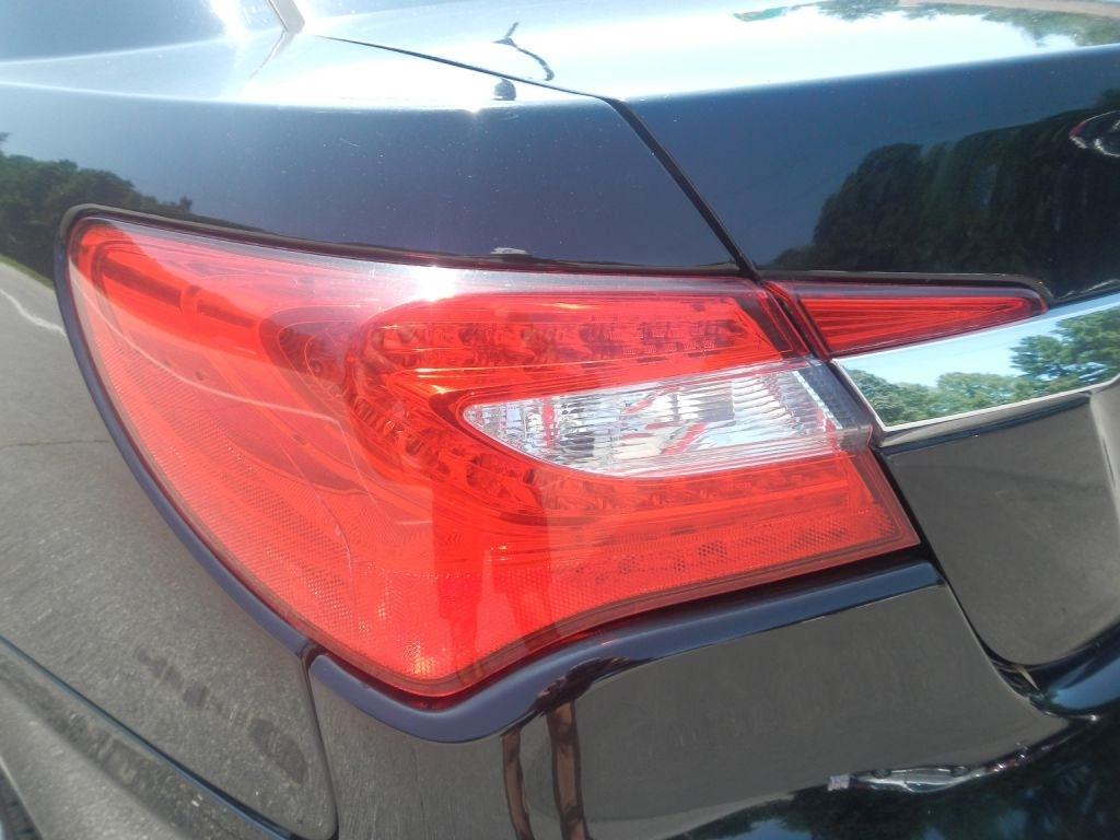 Chrysler 200 LX 2012
