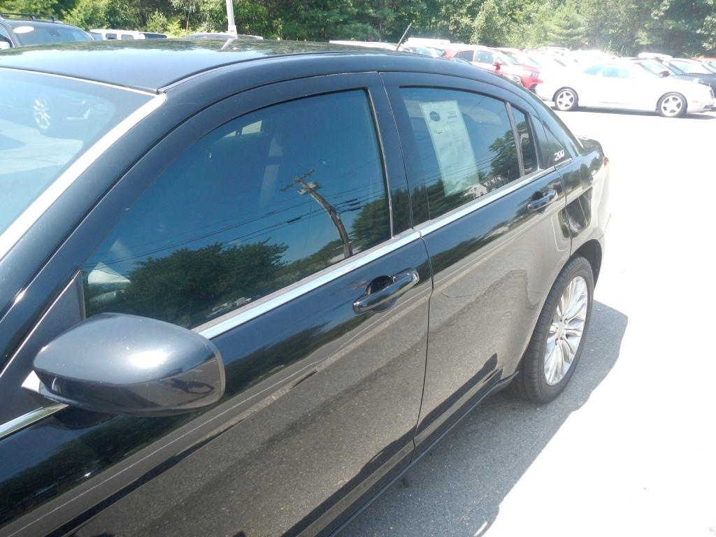 Chrysler 200 LX 2012