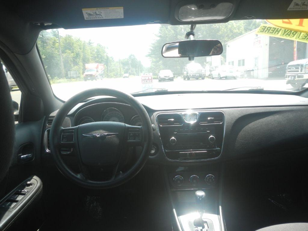 Chrysler 200 LX 2012